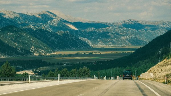 Quels sont les avantages d'installer un filtre à air de performance sur une Volkswagen Golf R?