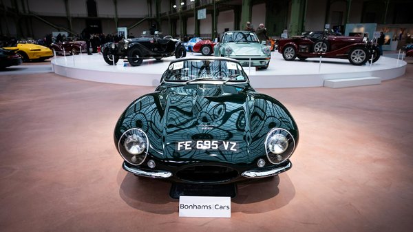 Comment choisir des rétroviseurs avec clignotants intégrés pour une moto de course ?