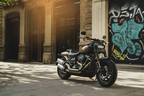 Comment préparer une Harley-Davidson Softail pour des parcours en montagne ?